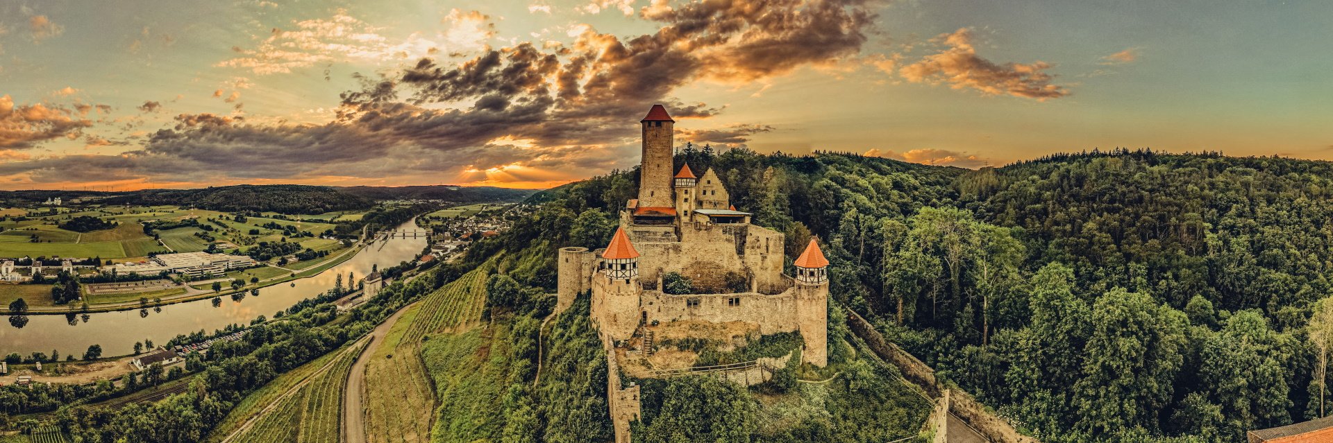 Burg Hornberg | Wohnmobiltouren Baden-Württemberg | Odenwald | @ Chris Frumolt