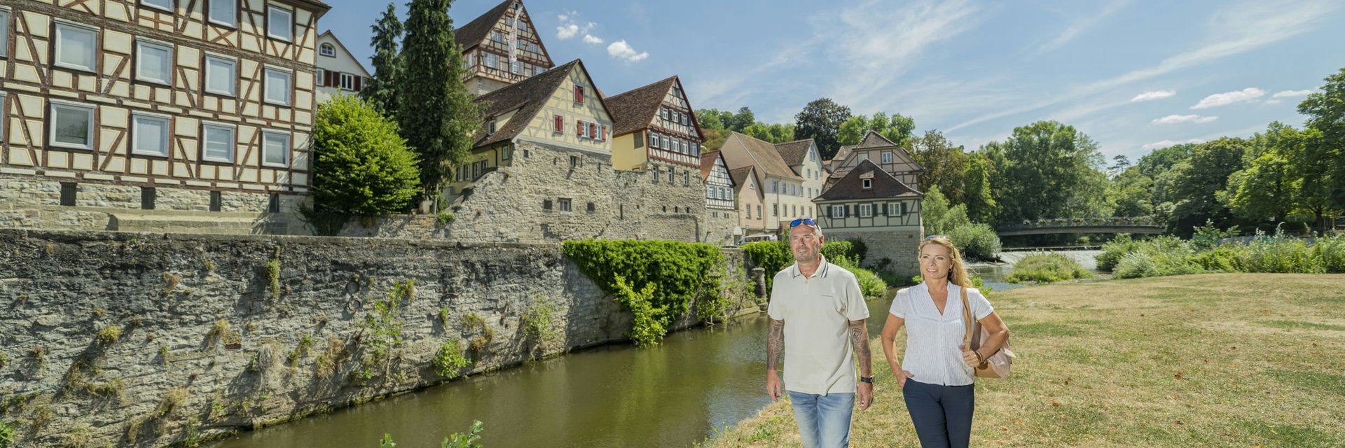 Spaziergang am Fluss | Hohenlohe + Schwäbisch Hall Tourismus | Wohnmobiltouren in Baden-Württemberg | © Jan Bürgermeister 
