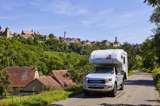 Wohnmobil inmitten schöner Landschaft | Liebliches Taubertal | Wohnmobiltouren in Baden-Württemberg | © Peter Frischmuth